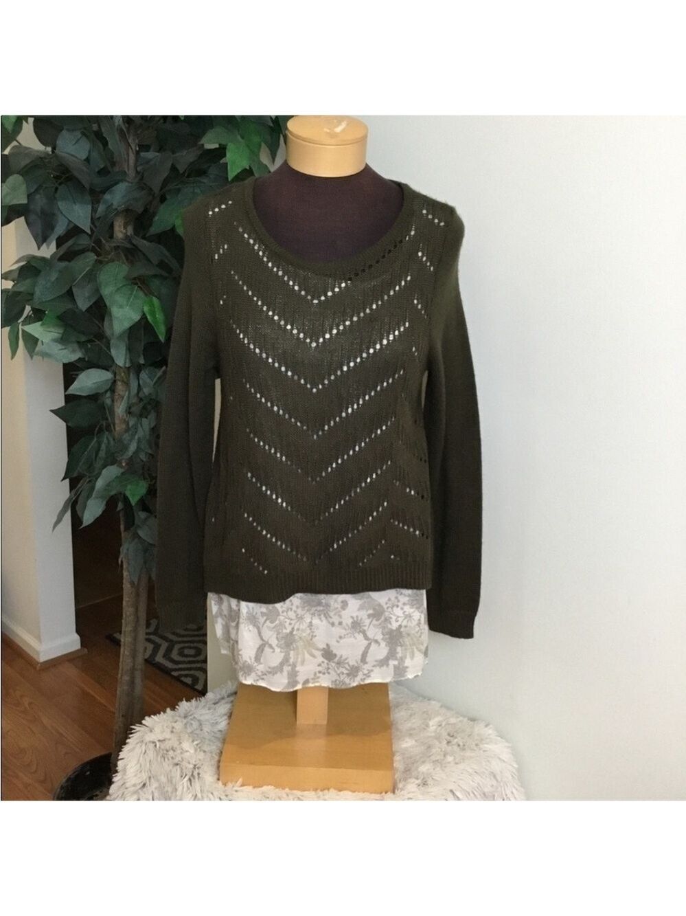Apt 9 tank top with attached sweater overlay Woman’s size Small olive wh…